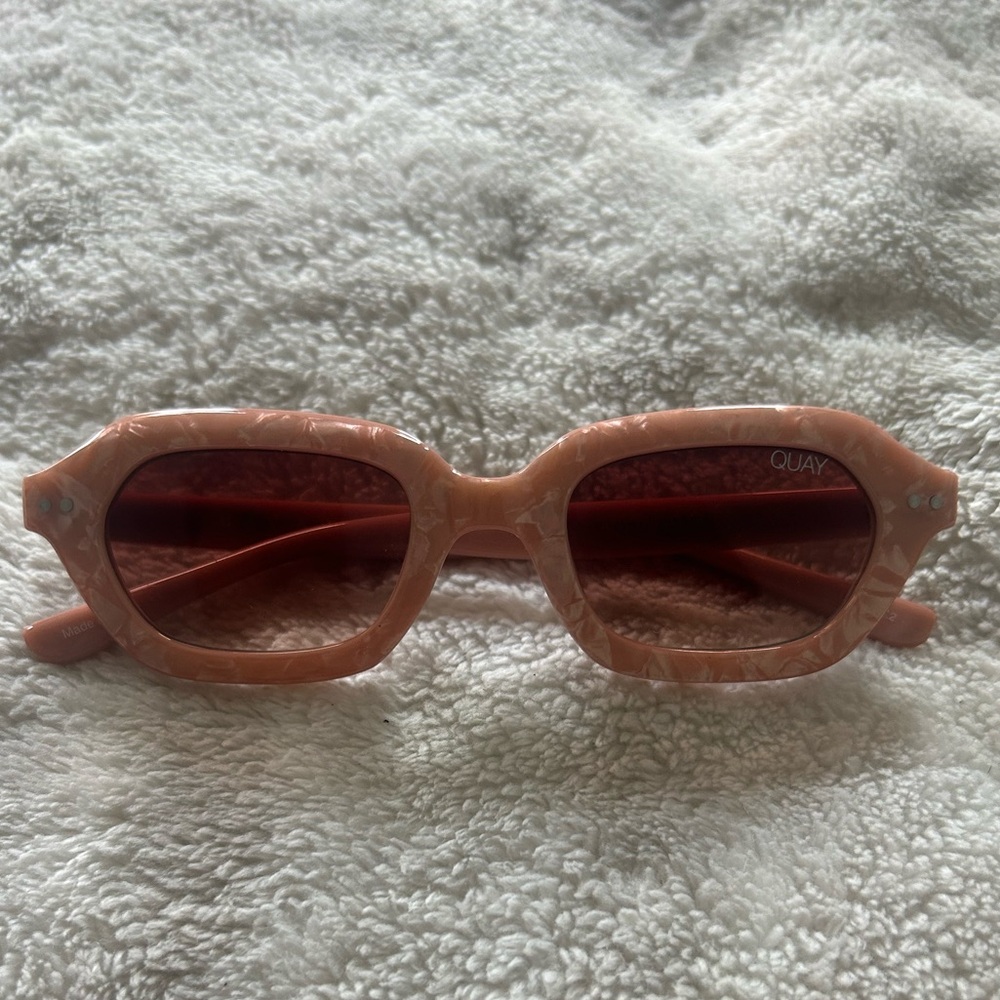 QUAY ANYTHING GOES SUNGLASSES